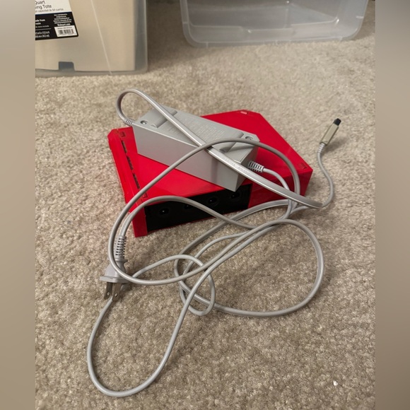Red Wii Console - Picture 6 of 7